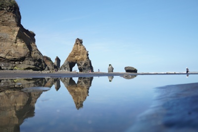 Taranaki travel tips - Three Sisters beach